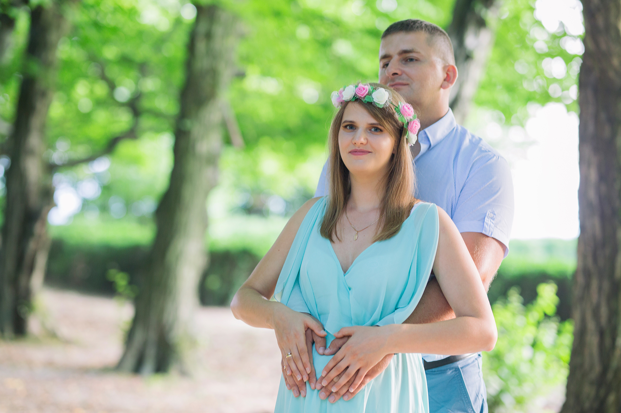 Sesja ciążowa Zosi i Rafała odbyła się w malowniczym parku. Magiczny zakątek, lekko pod Krakowem. Park znajduje się w Mogilanach.