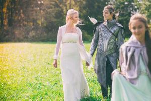Od dawna tliła mi się wizja na sesje ślubną w stylu fantasy. Elfy, ponieważ są moimi ulubionymi postaciami fantasy.